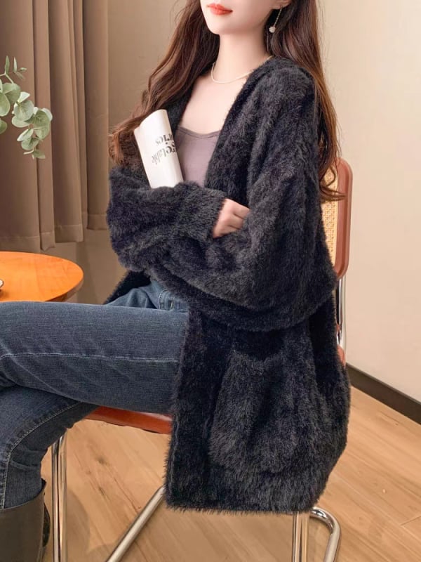 Кардиган с 3D ефект, полиестрова тъкан със спандекс, А‑образен силует, стояща яка, средна дебелина