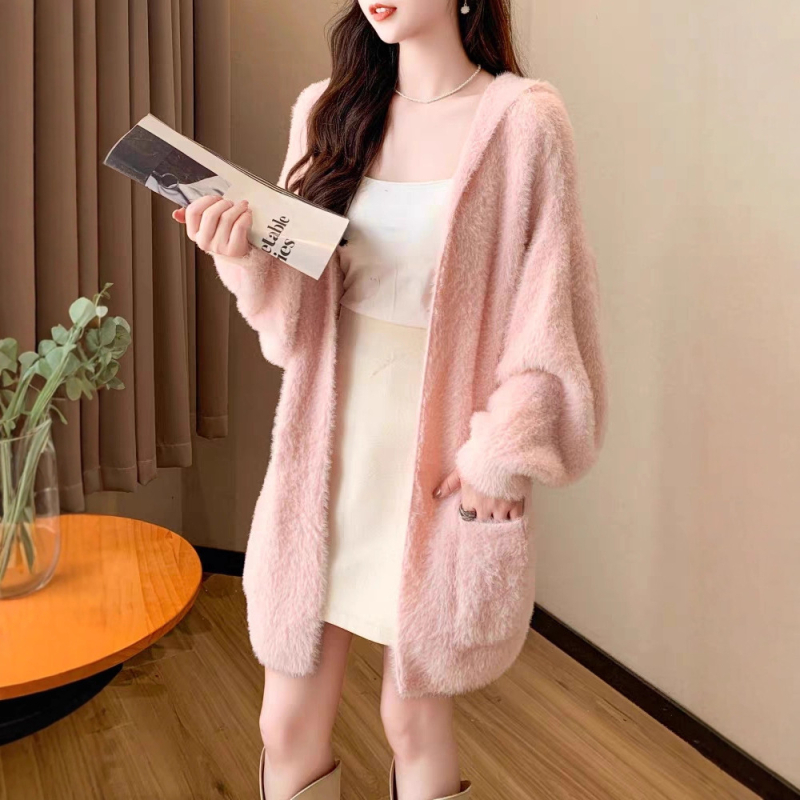 Кардиган с 3D ефект, полиестрова тъкан със спандекс, А‑образен силует, стояща яка, средна дебелина