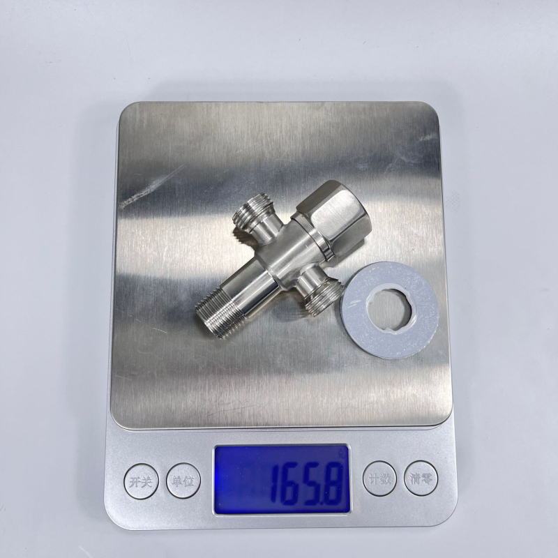 K201 trojcestný nerezový uhlový ventil | jeden vstup, dva výstupy | manuálna inštalácia | vhodné pre kuchyňu, balkón a WC