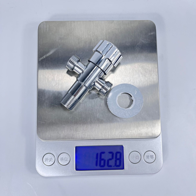 K201 trojcestný nerezový uhlový ventil | jeden vstup, dva výstupy | manuálna inštalácia | vhodné pre kuchyňu, balkón a WC