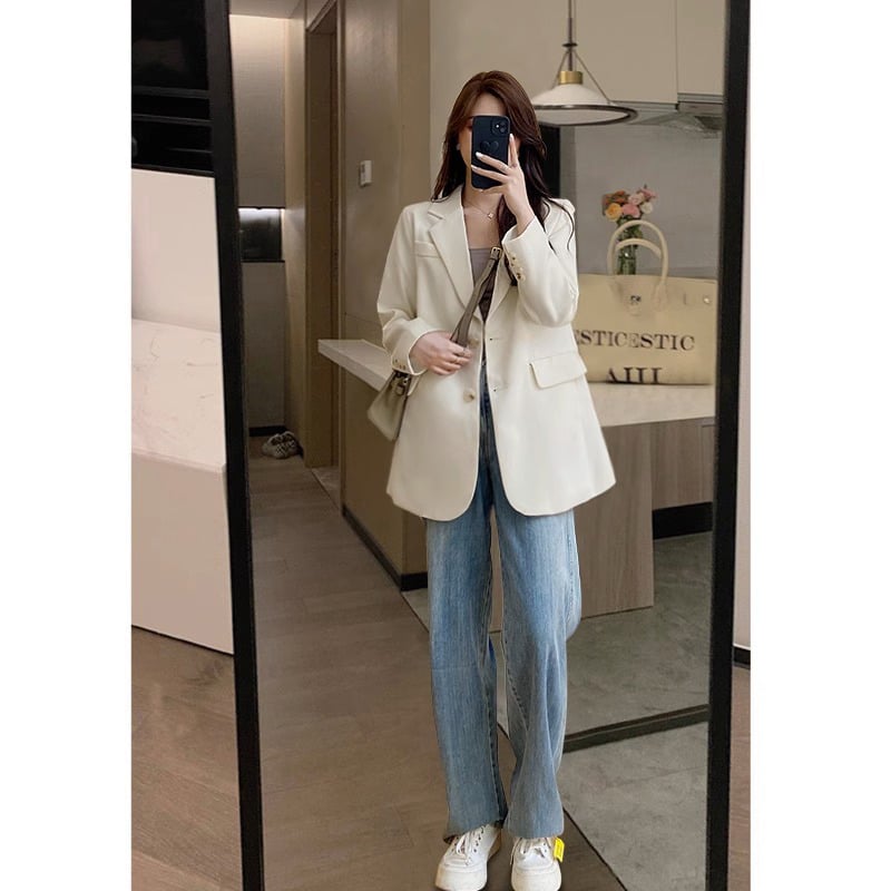 Дамски костюм с блейзер в стил „кралска сестра“, поло яка, едноредно копче, полиестер