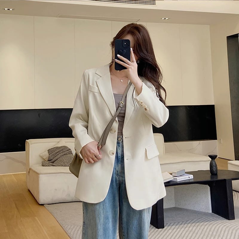 Дамски костюм с блейзер в стил „кралска сестра“, поло яка, едноредно копче, полиестер