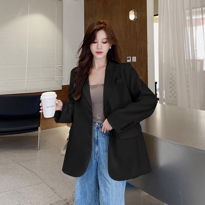 Дамски костюм с блейзер в стил „кралска сестра“, поло яка, едноредно копче, полиестер