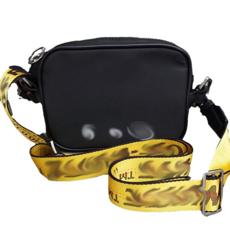 Muška crossbody torba od najlona, vodootporna, street fashion stil, jednobojni uzorak, proljeće 2024