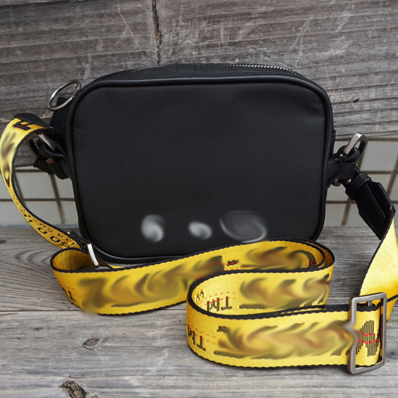 Muška crossbody torba od najlona, vodootporna, street fashion stil, jednobojni uzorak, proljeće 2024