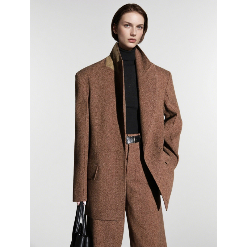 Дамски вълнен костюм, модел с райета/каре, двойно закопчаване, яка в стил костюм, есен 2025