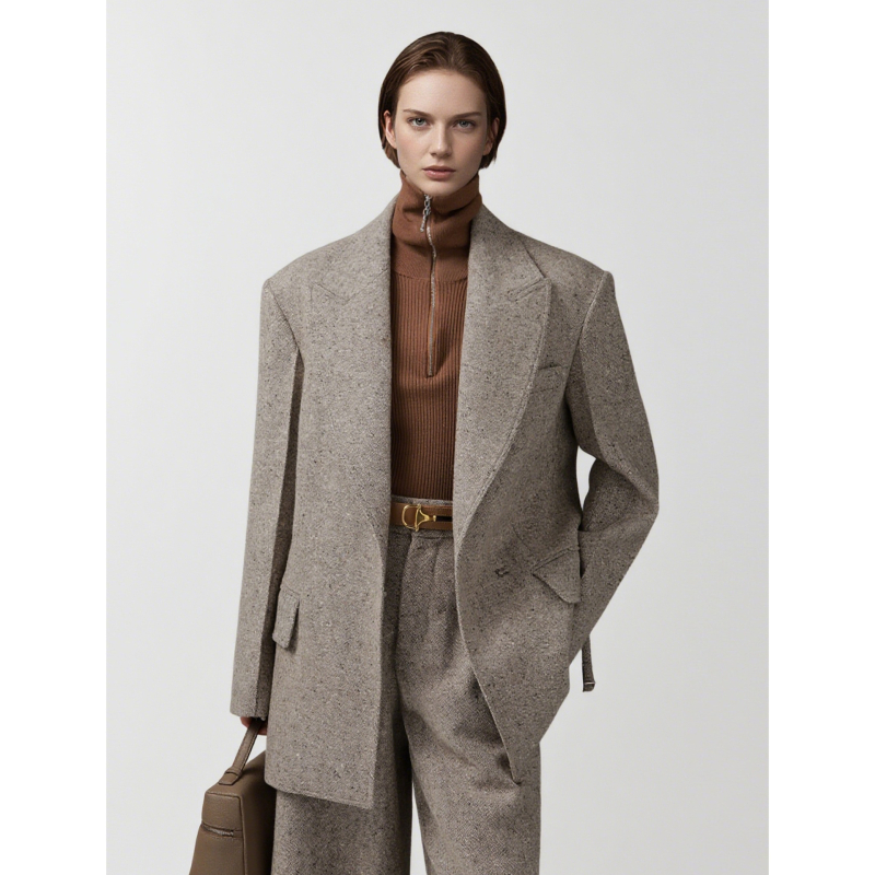 Дамски вълнен костюм, модел с райета/каре, двойно закопчаване, яка в стил костюм, есен 2025