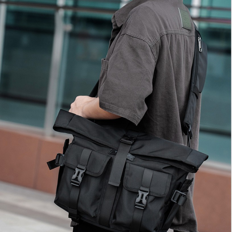 PU materijala crossbody torba, vodootporna, ultra lagana, proširiva, pretinac za prijenosno računalo – gradski minimalistički dizajn