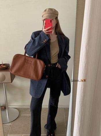 Дамски малък костюм с поло яка, дълги ръкави, полиестер 50–70% в тъканта, еднобортно закопчаване