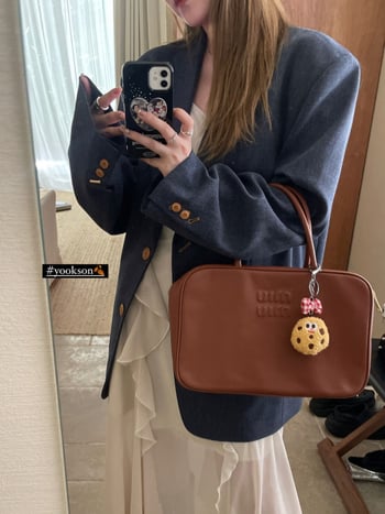 Дамски малък костюм с поло яка, дълги ръкави, полиестер 50–70% в тъканта, еднобортно закопчаване