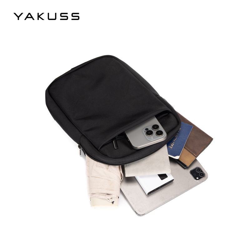 Yakuss Muška Crossbody Torba – PU Koža, Zatvaranje na zip, Unutarnje pretince: skriveni pretinac sa zipom, pretinac za telefon, dokumente; Jednostruka naramenica, Najlon podstava, Stil: Poslovno putovanje
