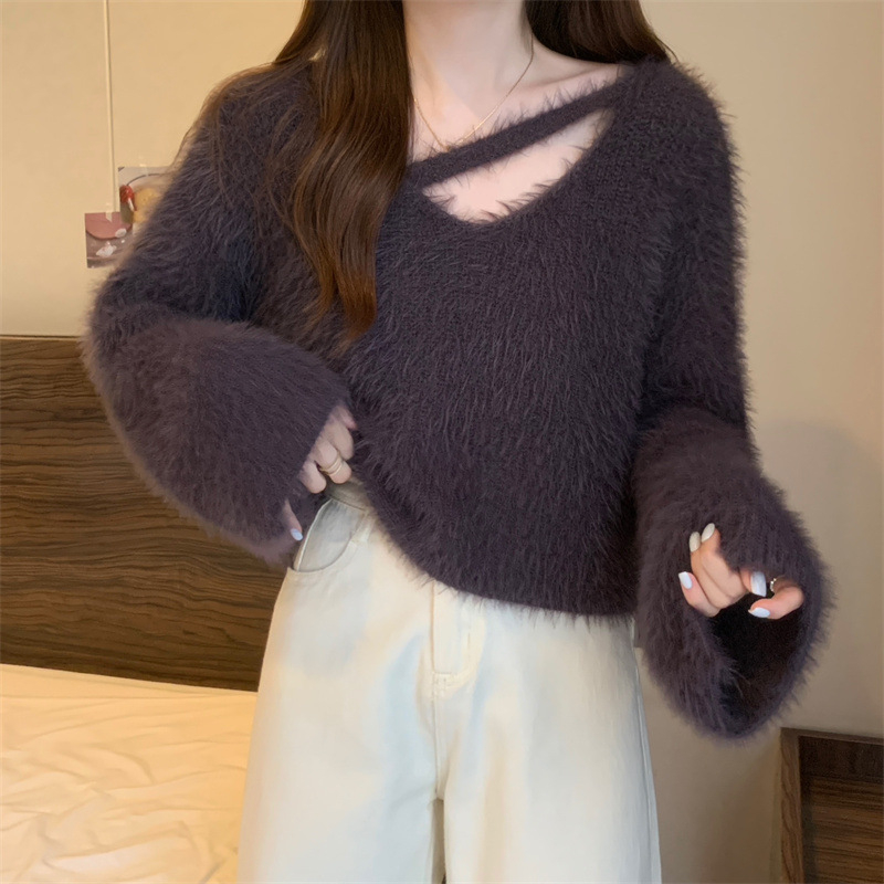 Дамски пуловер от агнешка вълна, V-образно деколте, слим фит, ултра къс модел, пачуърк Zen стил