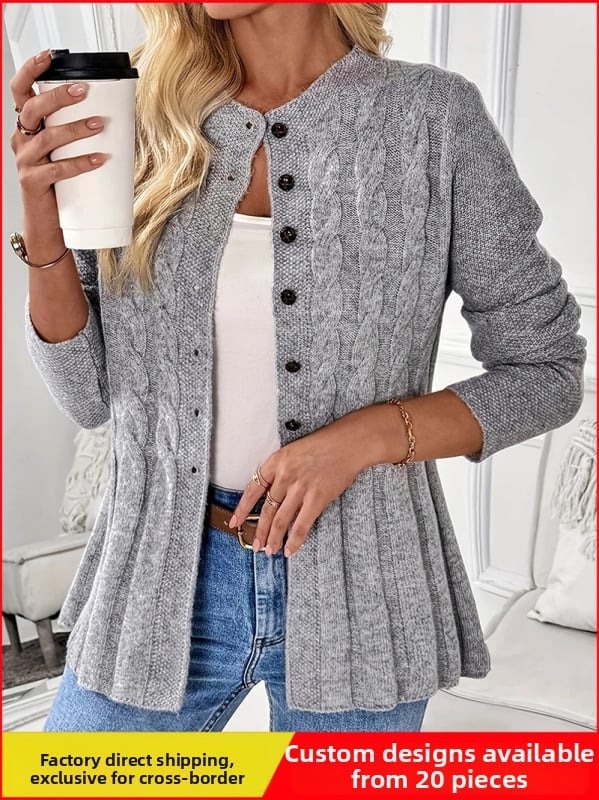 Полиестерен кардиган с дълги ръкави, свободен силует и еднотонен дизайн с кръгла яка (Състав: 90–95% полиестер; Стил: елегантно ежедневие).