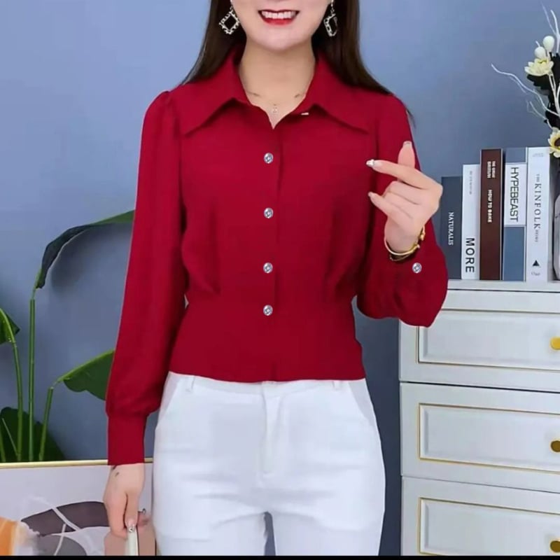 Риза с дълги ръкави, поло яка, талията се оформя, къс модел, вълнена смес плат