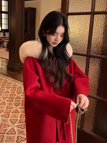 Gyapjúkabát szőrme gallérral (gyapjú; spandex; rövid hossz; raglán ujjak)