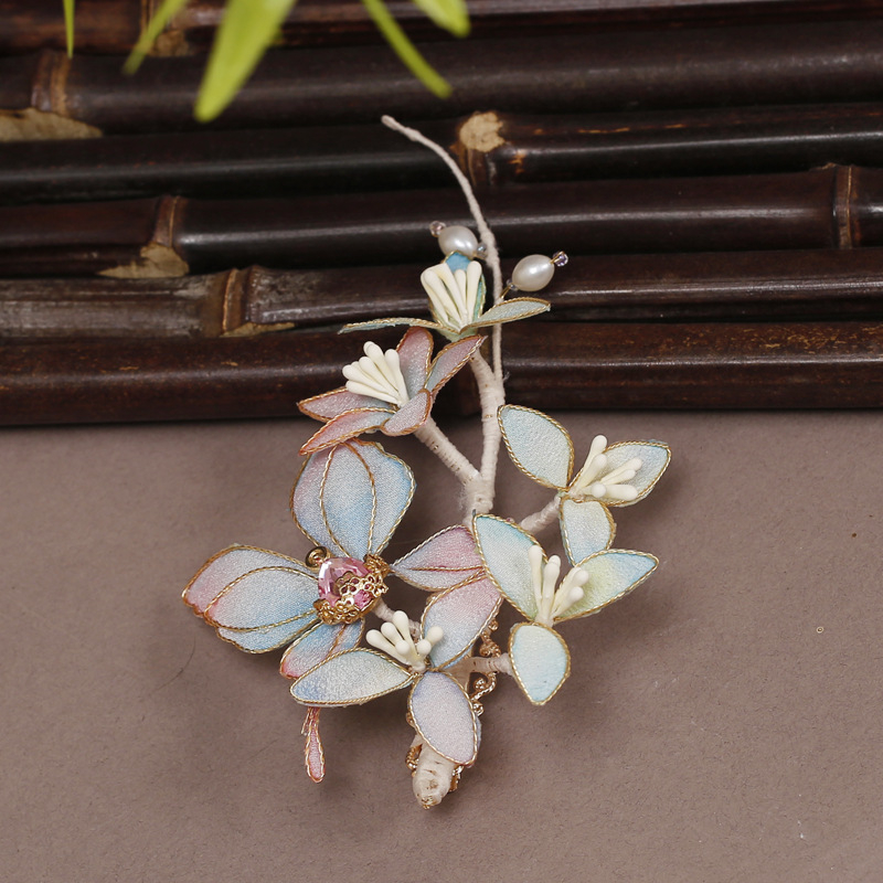 Kézzel készített hajcsat kínai vintage stílusban, virágos díszítés, textilekből, női kiegészítő