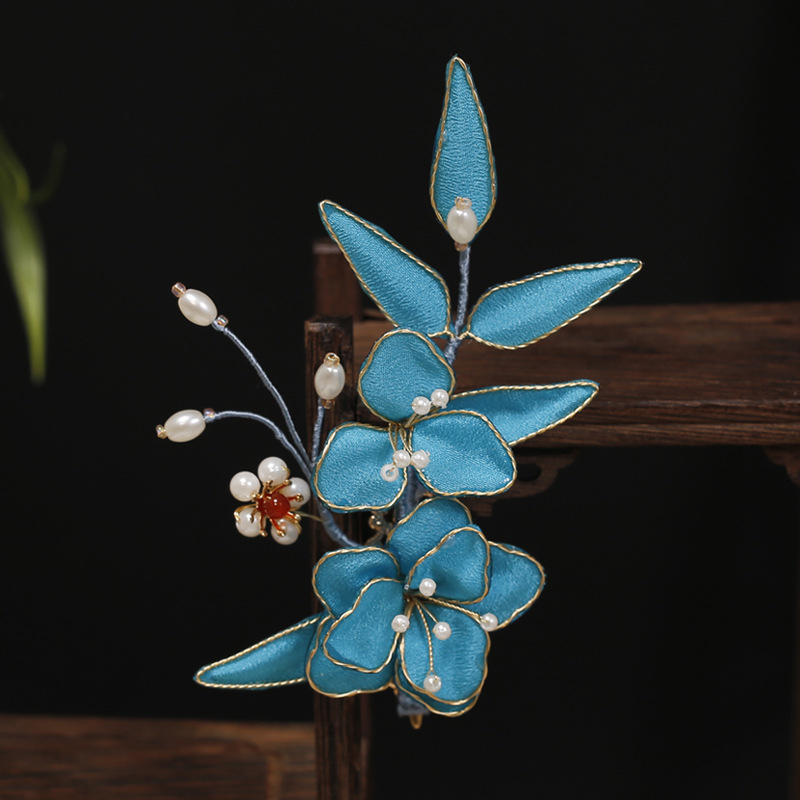 Pillangó filigrán hajcsat készlet, kézzel készített textil hajdísz virágos stílussal – esküvőre (2025 tavasz)