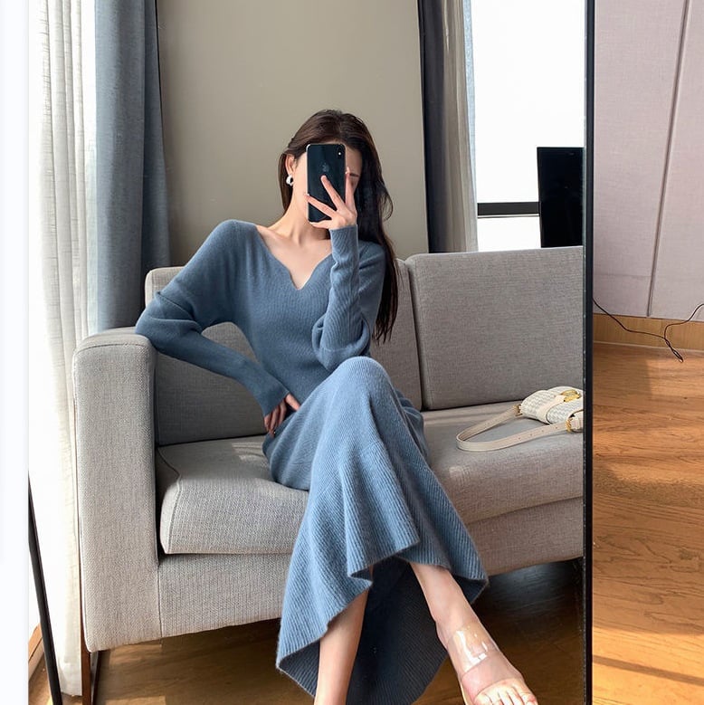 Alpaka gyapjúból készült V-nyakú kötött ruha, hosszú ujjú, magas derékvonal, midi hosszúságú