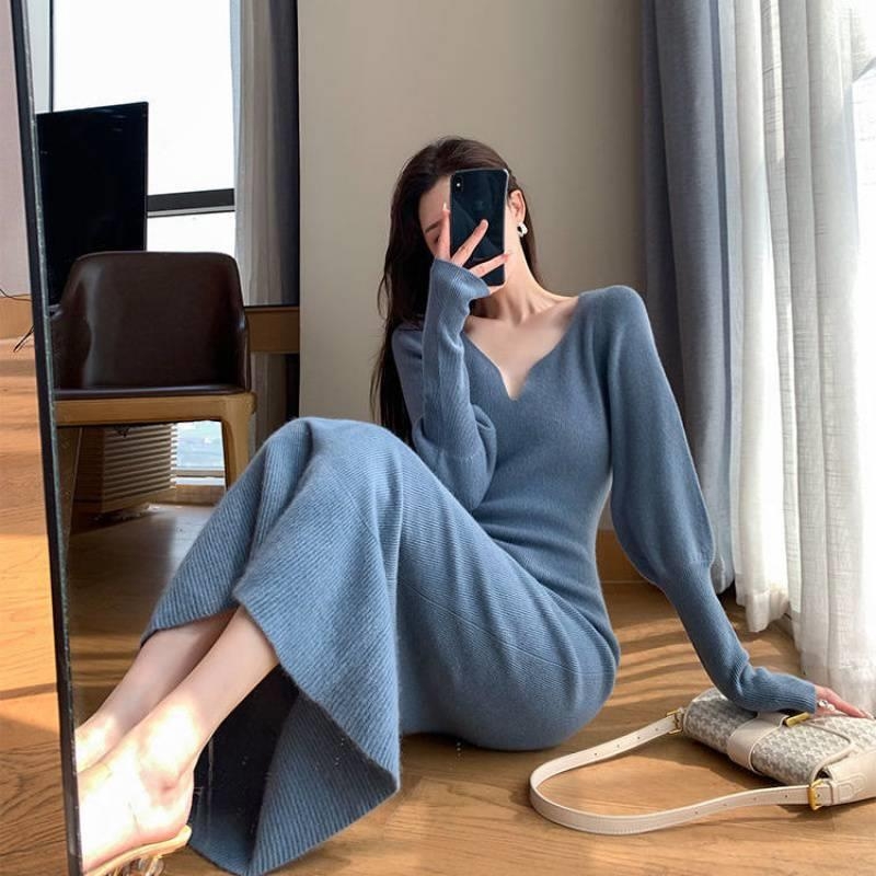 Alpaka gyapjúból készült V-nyakú kötött ruha, hosszú ujjú, magas derékvonal, midi hosszúságú