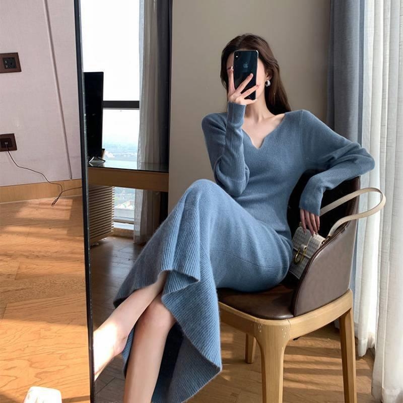 Alpaka gyapjúból készült V-nyakú kötött ruha, hosszú ujjú, magas derékvonal, midi hosszúságú