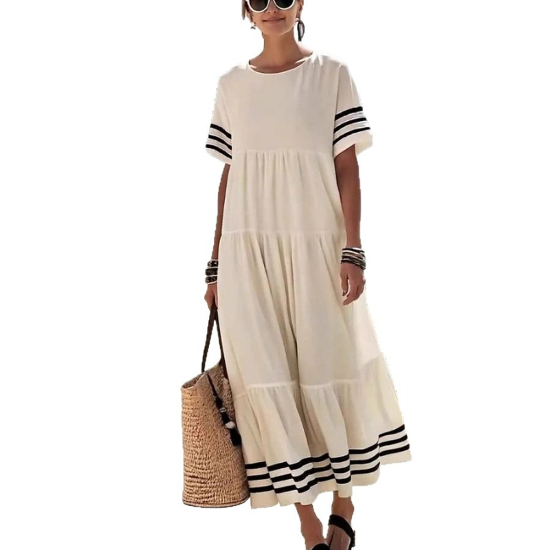 Hosszú csíkos ruha kerek nyakkal, rövid ujjú, laza derékszélesség, A-vonalú sziluett, poliészter 95%+.