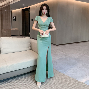 Hosszú ruha V-nyakkal és díszítő gyöngyökkel, pulóver-stílus, irodai elegancia, poliészter 90–95%