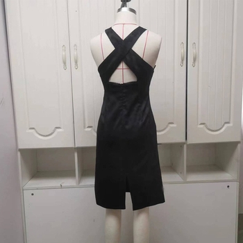 Jacquard haljina s halter-neckom, bodycon kroj, leđa otvorena, midi duljine, poliester jednobojan