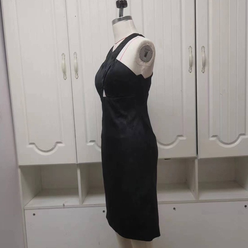 Jacquard haljina s halter-neckom, bodycon kroj, leđa otvorena, midi duljine, poliester jednobojan