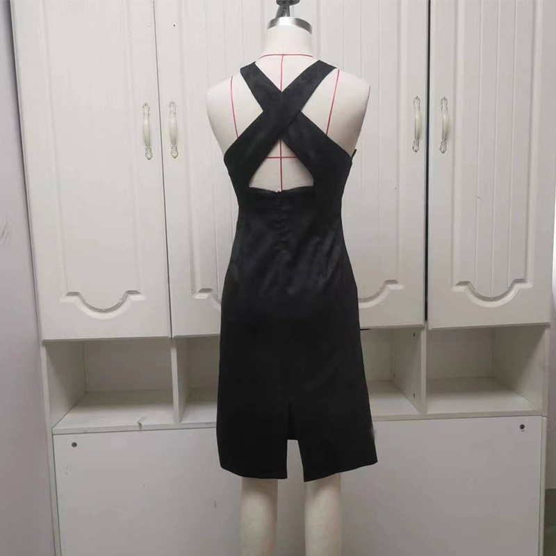 Jacquard haljina s halter-neckom, bodycon kroj, leđa otvorena, midi duljine, poliester jednobojan