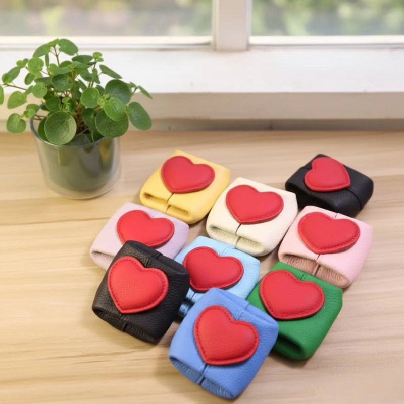 PU kožni novčanik u obliku srca sa sklopivim prostorom za slušalice i kablove, za svakodnevno putovanje
