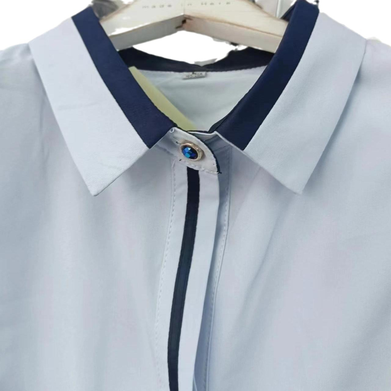 Риза от шифон със спандекс, тясна кройка, къс ръкав, квадратно деколте, обикновена дължина.