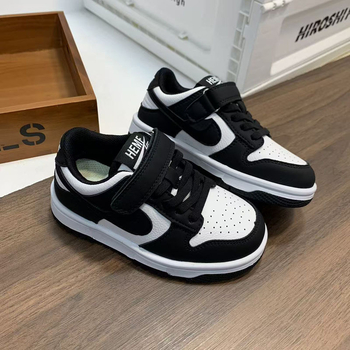 Dječje tenisice s niskim gornjim dijelom, Velcro zatvarač, gornji dio od mikrovlaknaste kože, gumena potplat