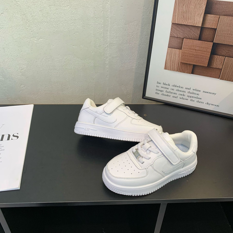 Dječje sportske tenisice s prozračnim gornjim dijelom, gumom na đonu i Velcro zatvaranjem; unisex dizajn, pogodne za proljeće i jesen.