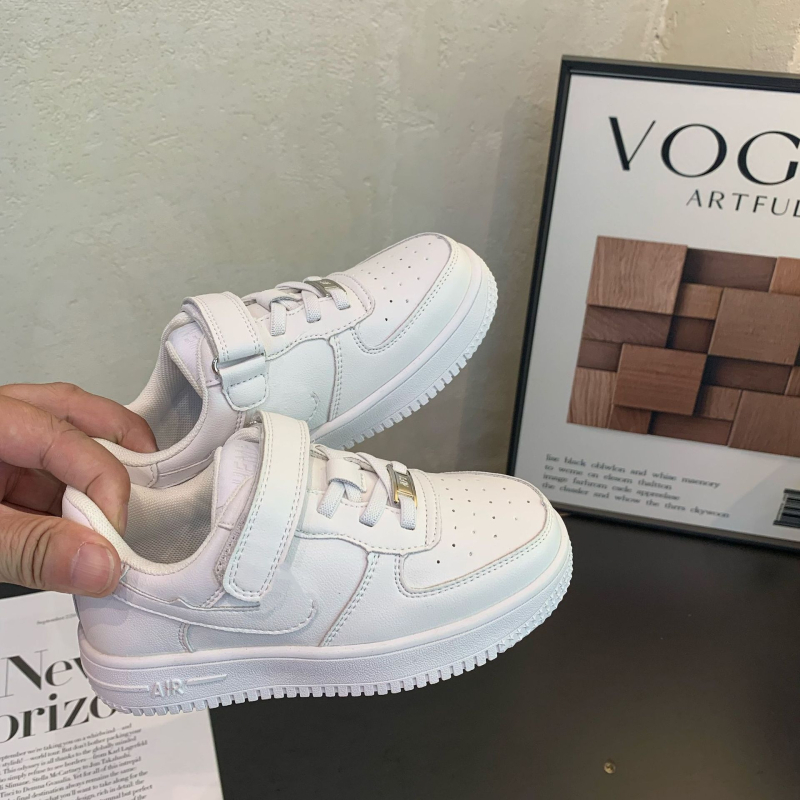 Dječje sportske tenisice s prozračnim gornjim dijelom, gumom na đonu i Velcro zatvaranjem; unisex dizajn, pogodne za proljeće i jesen.