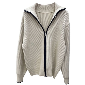 Cardigan-stil pleteni džemper s visokim ovratnikom i zatvaračem, gust materijal, dugi rukavi, uzorak gradski pejzaž, japansko-korejski ležerni stil, jesen-zima 2025