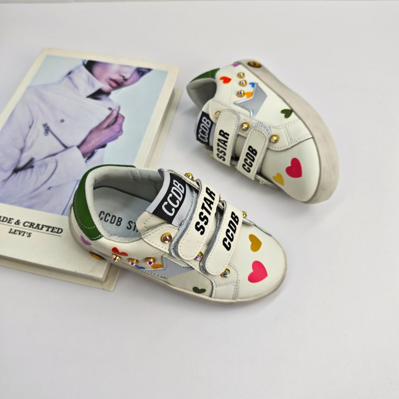 Teniske s tankim potplatom, gornji dio od prave kože, kopčanje na Velcro, uzorak zvjezdice, gumasta potplata, korejski stil