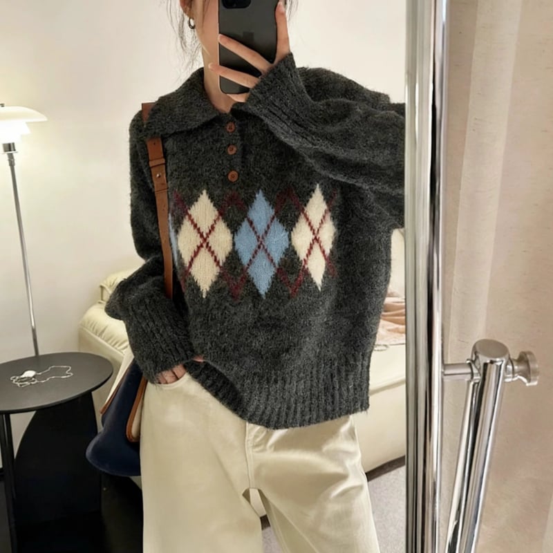 Džemper s polo ovratnikom, dugi rukavi, slobodan kroj, kolažni pleteni dizajn (jesen 2025)