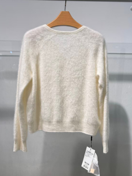 Γυναικείος καρντίνγκ από κασμίρ με βελούδινη υφή – στρογγυλός λαιμός, μακριά μανίκια, κανονική πυκνότητα, Χειμώνας 2025