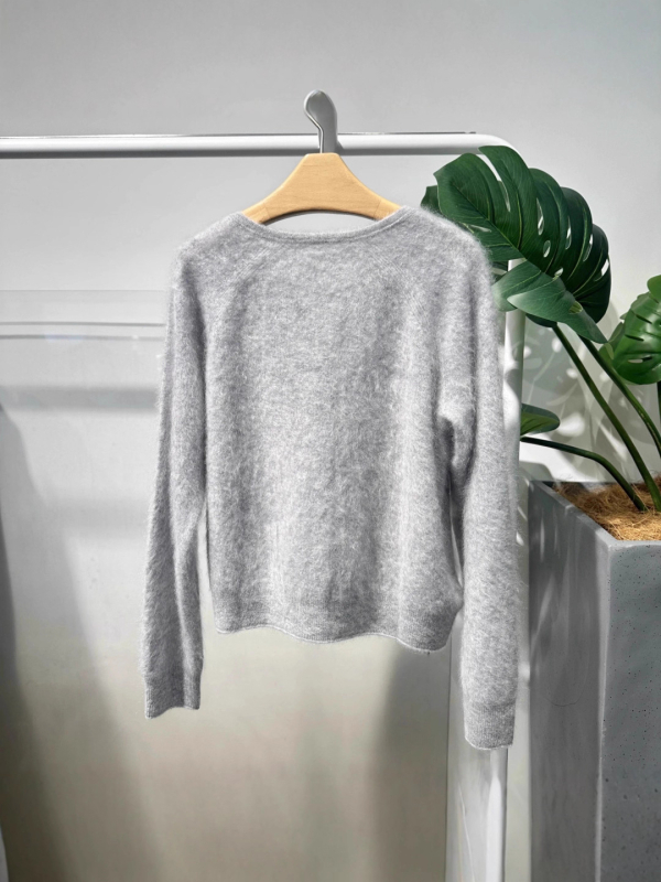 Γυναικείος καρντίνγκ από κασμίρ με βελούδινη υφή – στρογγυλός λαιμός, μακριά μανίκια, κανονική πυκνότητα, Χειμώνας 2025