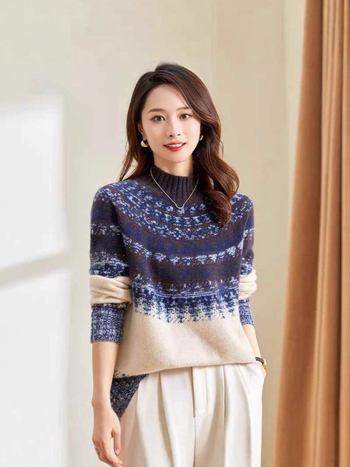 Džemper s kapuljom i 3D žakard uzorkom, debeli pleteni kroj, široka silueta, dugi rukavi