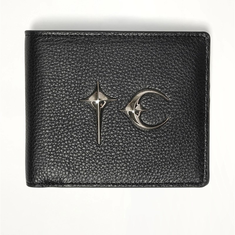 Novčanik s višestrukim džepovima za kartice, koža prvog sloja s lychee teksturom, metalni logo, kratki stil, poliester podstava, proljeće 2024