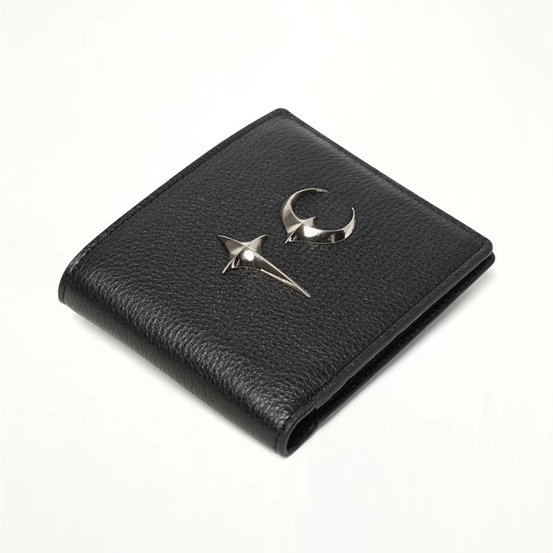 Novčanik s višestrukim džepovima za kartice, koža prvog sloja s lychee teksturom, metalni logo, kratki stil, poliester podstava, proljeće 2024