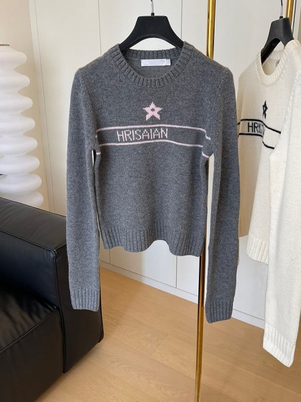 Pulover od vune i kašmira s jacquard uzorkom slova, okrugli izrez, dugi rukavi, uski kroj