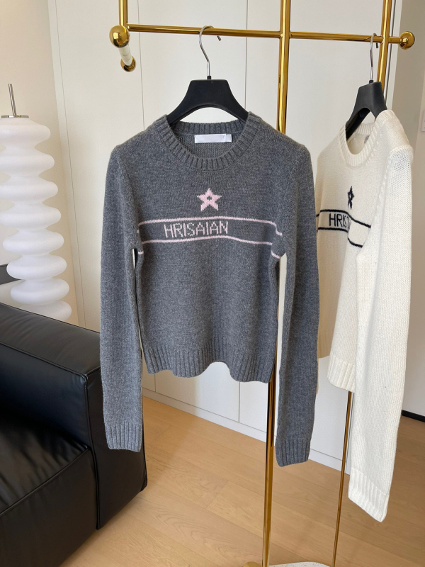 Pulover od vune i kašmira s jacquard uzorkom slova, okrugli izrez, dugi rukavi, uski kroj