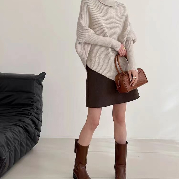 Ženski pleteni hoodie pulover, slobodan kroj, rukav tipa bat, visok ovratnik, srednja duljina 65–80 cm, mješavina ovčje vune–akril–nylon