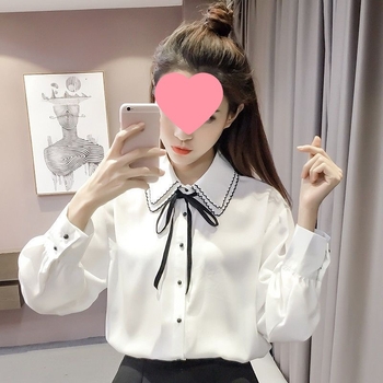 Риза в корейски стил със свободна кройка, сатенен плат, двойна яка, 3D ефект, регуларни ръкави, едноредово копче с множество закопчалки