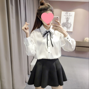 Риза в корейски стил със свободна кройка, сатенен плат, двойна яка, 3D ефект, регуларни ръкави, едноредово копче с множество закопчалки