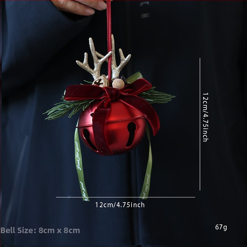 Коледна декорация за врата с панделка и камбанка, акцент шишарка, метал и дърво
