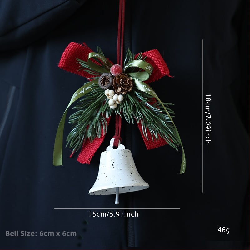 Коледна декорация за врата с панделка и камбанка, акцент шишарка, метал и дърво