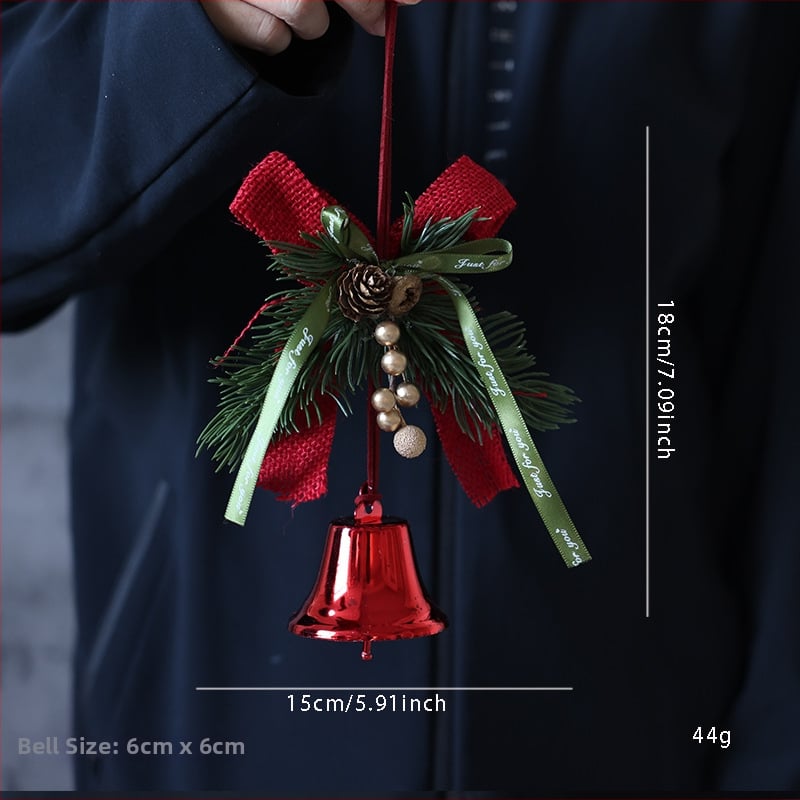 Коледна декорация за врата с панделка и камбанка, акцент шишарка, метал и дърво